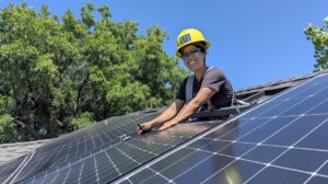 Comment choisir et installer un kit solaire prêt à brancher chez soi